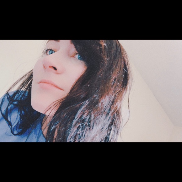 Meet your Posher, Hillary - Picture 1 of 1